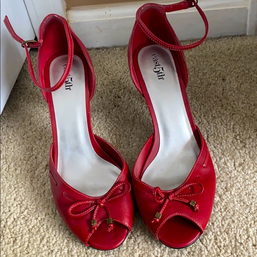 Low heel, peep toe dress shoe